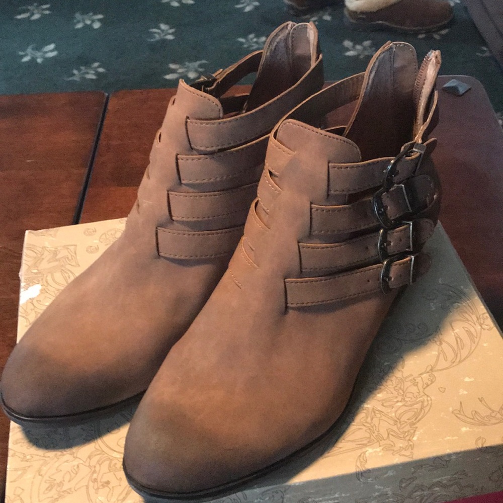 American Rag booties new in box size 11